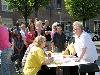 20-05-2010 opzoomer plantjes worden weer uitgereikt op het slangenburgplein beverwaard