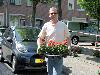 20-05-2010 opzoomer plantjes worden weer uitgereikt op het slangenburgplein beverwaard