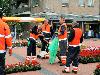 18-05-2011 opzoomeren plantjes winkelcentrum beverwaard