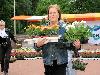 18-05-2011 opzoomeren plantjes winkelcentrum beverwaard