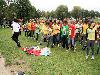 15-09-2011 feest op de barkentijnschool  bestaat 5jaar alle kinderen aan het dansen in het wijkpark beverwaard