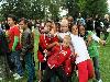 15-09-2011 feest op de barkentijnschool  bestaat 5jaar alle kinderen aan het dansen in het wijkpark beverwaard