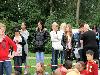 15-09-2011 feest op de barkentijnschool  bestaat 5jaar alle kinderen aan het dansen in het wijkpark beverwaard