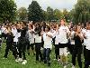 15-09-2011 feest op de barkentijnschool  bestaat 5jaar alle kinderen aan het dansen in het wijkpark beverwaard