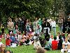 15-09-2011 feest op de barkentijnschool  bestaat 5jaar alle kinderen aan het dansen in het wijkpark beverwaard