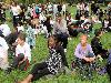 15-09-2011 feest op de barkentijnschool  bestaat 5jaar alle kinderen aan het dansen in het wijkpark beverwaard