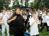 15-09-2011 feest op de barkentijnschool  bestaat 5jaar alle kinderen aan het dansen in het wijkpark beverwaard