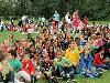 15-09-2011 feest op de barkentijnschool  bestaat 5jaar alle kinderen aan het dansen in het wijkpark beverwaard