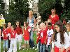 15-09-2011 feest op de barkentijnschool  bestaat 5jaar alle kinderen aan het dansen in het wijkpark beverwaard