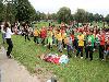 15-09-2011 feest op de barkentijnschool  bestaat 5jaar alle kinderen aan het dansen in het wijkpark beverwaard