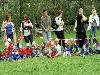 15-09-2011 feest op de barkentijnschool  bestaat 5jaar alle kinderen aan het dansen in het wijkpark beverwaard