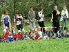 15-09-2011 feest op de barkentijnschool  bestaat 5jaar alle kinderen aan het dansen in het wijkpark beverwaard