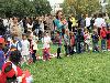 15-09-2011 feest op de barkentijnschool  bestaat 5jaar alle kinderen aan het dansen in het wijkpark beverwaard