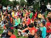 15-09-2011 feest op de barkentijnschool  bestaat 5jaar alle kinderen aan het dansen in het wijkpark beverwaard