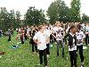 15-09-2011 feest op de barkentijnschool  bestaat 5jaar alle kinderen aan het dansen in het wijkpark beverwaard