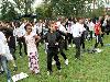 15-09-2011 feest op de barkentijnschool  bestaat 5jaar alle kinderen aan het dansen in het wijkpark beverwaard