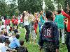 15-09-2011 feest op de barkentijnschool  bestaat 5jaar alle kinderen aan het dansen in het wijkpark beverwaard