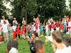 15-09-2011 feest op de barkentijnschool  bestaat 5jaar alle kinderen aan het dansen in het wijkpark beverwaard