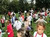 15-09-2011 feest op de barkentijnschool  bestaat 5jaar alle kinderen aan het dansen in het wijkpark beverwaard