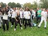 15-09-2011 feest op de barkentijnschool  bestaat 5jaar alle kinderen aan het dansen in het wijkpark beverwaard