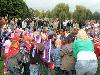 15-09-2011 feest op de barkentijnschool  bestaat 5jaar alle kinderen aan het dansen in het wijkpark beverwaard