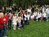 15-09-2011 feest op de barkentijnschool  bestaat 5jaar alle kinderen aan het dansen in het wijkpark beverwaard