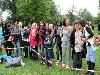 15-09-2011 feest op de barkentijnschool  bestaat 5jaar alle kinderen aan het dansen in het wijkpark beverwaard