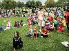 15-09-2011 feest op de barkentijnschool  bestaat 5jaar alle kinderen aan het dansen in het wijkpark beverwaard