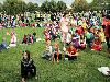 15-09-2011 feest op de barkentijnschool  bestaat 5jaar alle kinderen aan het dansen in het wijkpark beverwaard