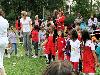 15-09-2011 feest op de barkentijnschool  bestaat 5jaar alle kinderen aan het dansen in het wijkpark beverwaard