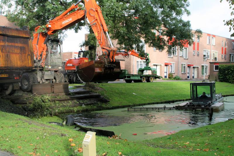 20-10-2011 rhijnauwensingel t/h van n200 word de singel uitgebaggerd in de beverwaard