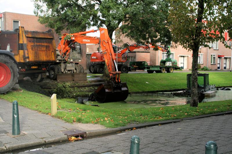 20-10-2011 rhijnauwensingel t/h van n200 word de singel uitgebaggerd in de beverwaard