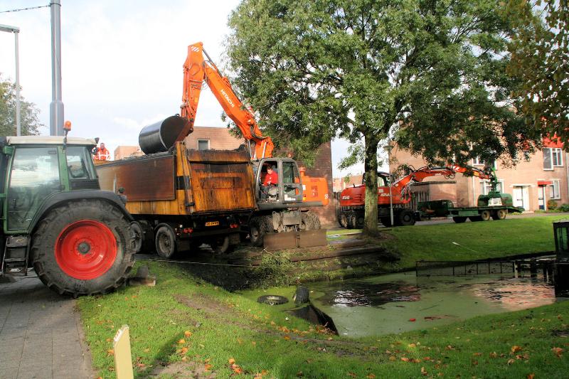 20-10-2011 rhijnauwensingel t/h van n200 word de singel uitgebaggerd in de beverwaard