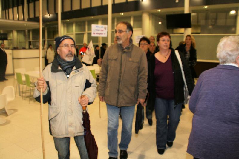  01-12-2011 protest perspect bij deelgemeente ijsselmonde . 