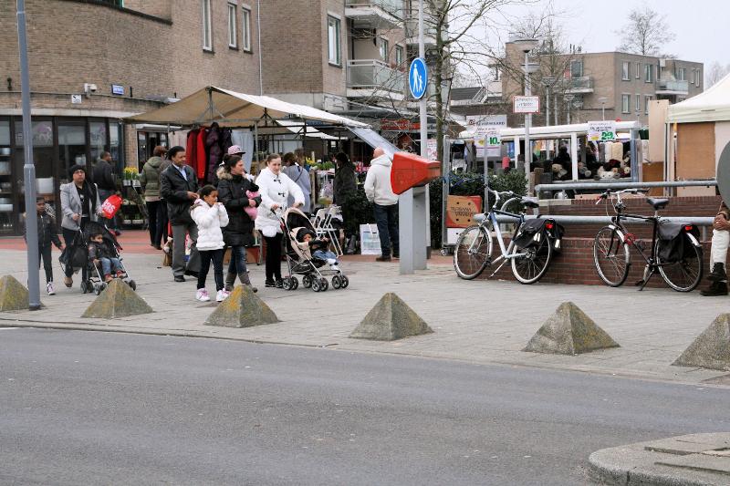 17-03-2012 braderie en rommelmarkt in het winkelcentrum beverwaard