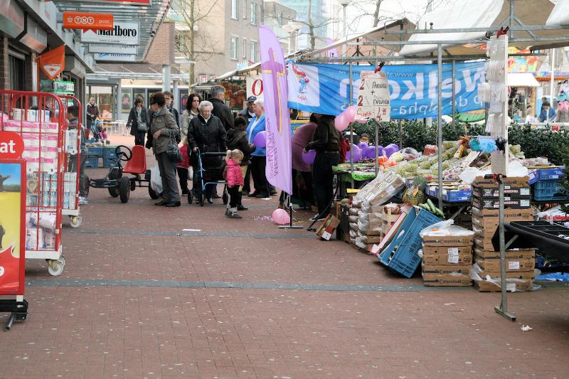 17-03-2012 braderie en rommelmarkt in het winkelcentrum beverwaard