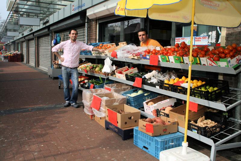 17-03-2012 braderie en rommelmarkt in het winkelcentrum beverwaard