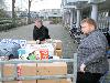 15-12-2012 het uitsorteren van etenswaren en inpakken in dozen van de kerstactie de mensen van de bvb groep hebben alle etenswaren in de dozen gedaan wat nog een heel werk is geweest.