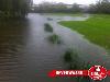 13-10-2013 HOOG WATER IN DE BEVERWAARD DIVERSE SINGELS EN PLASSEN STAAT HET WATER HEEL HOOG bron:likejewijk