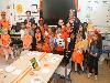 24-04-2015 koningsdag op de rk regenboog konings ontbijt op school grondvelderf beverwaard