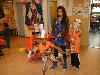 24-04-2015 koningsdag op de rk regenboog konings ontbijt op school grondvelderf beverwaard