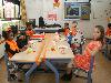 24-04-2015 koningsdag op de rk regenboog konings ontbijt op school grondvelderf beverwaard