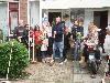 05-05-2015 opzoomeren  in de twickelerf hebben een aantal bewoners plantjes en planten bakjes bezems en vegers en blikken gekocht en zijn met zijn allen de straat schoon vegen en planten bakken ophangen en de kinderen kregen iets te snoepen in  beverwaard