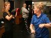 15-12-2015 julien van toer heeft prijs gewonnen voor armoedebestrijding met gratis cardiokickboxen in de focus beverwaard