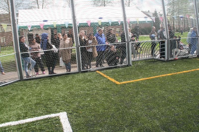 17-04-2016 opening voetbalkooi met een voetbal toernooiHet toernooi gaat van start om 12.00 uur valkenburgsingel beverwaard