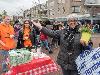 8-4-2017 plantjesdag nieuwe bakken geplaatst bakken bij gevuld met nieuwe planten winkelcentrum beverwaard