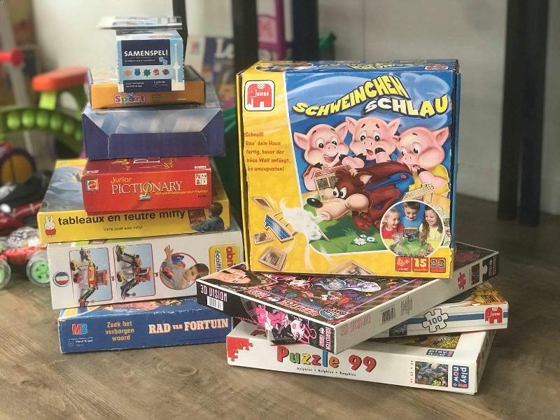 Vandaag hadden wij speelgoed uitgedeeld aan kinderen die tussen de middag in het huis van de wijk aanwezig waren
