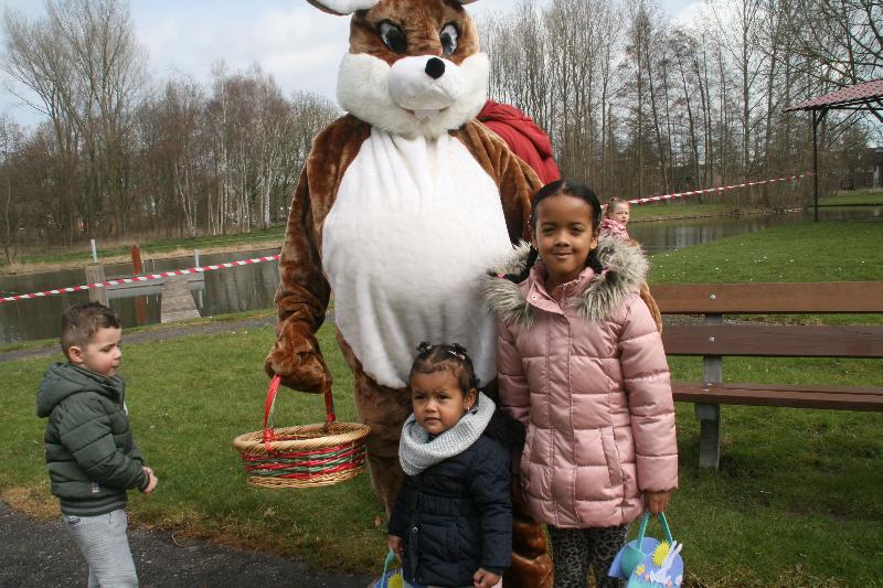 | 31-03-2018 foto paas eieren zoeken op de stormpolder beverwaard 
 
