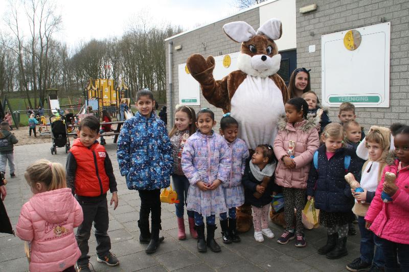 | 31-03-2018 foto paas eieren zoeken op de stormpolder beverwaard 
 
