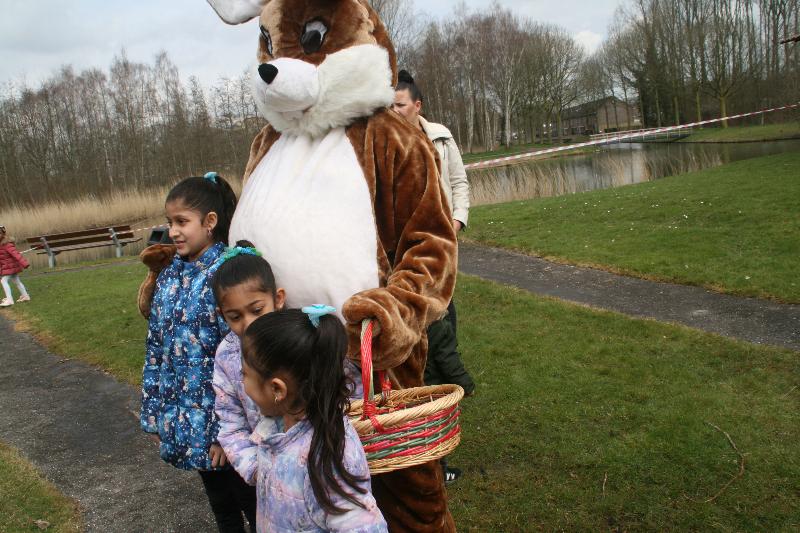 | 31-03-2018 foto paas eieren zoeken op de stormpolder beverwaard 
 
